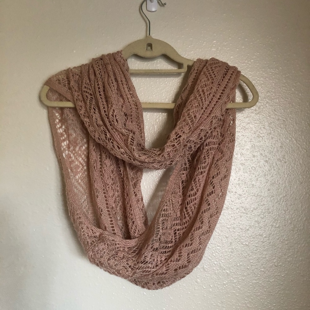 Light pink knit scarf